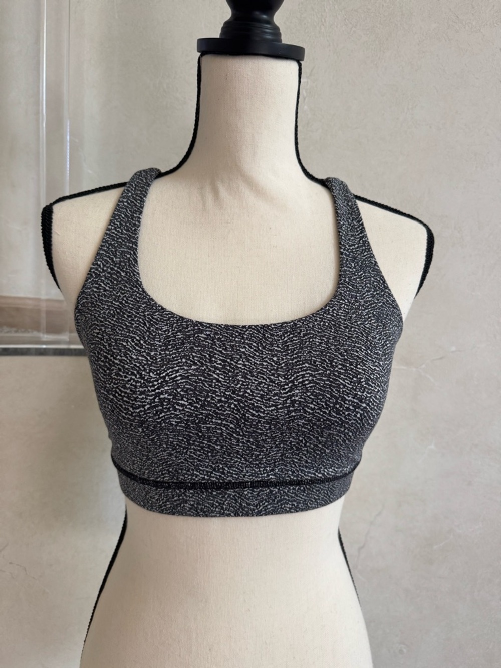 Lululemon Athletica Black White Gray Scoop Sports Bra Bralette SZ 6 Small